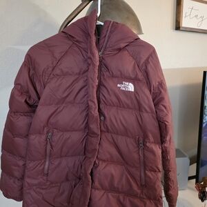 The North Face Women's Puffer Jacket - Burgundy